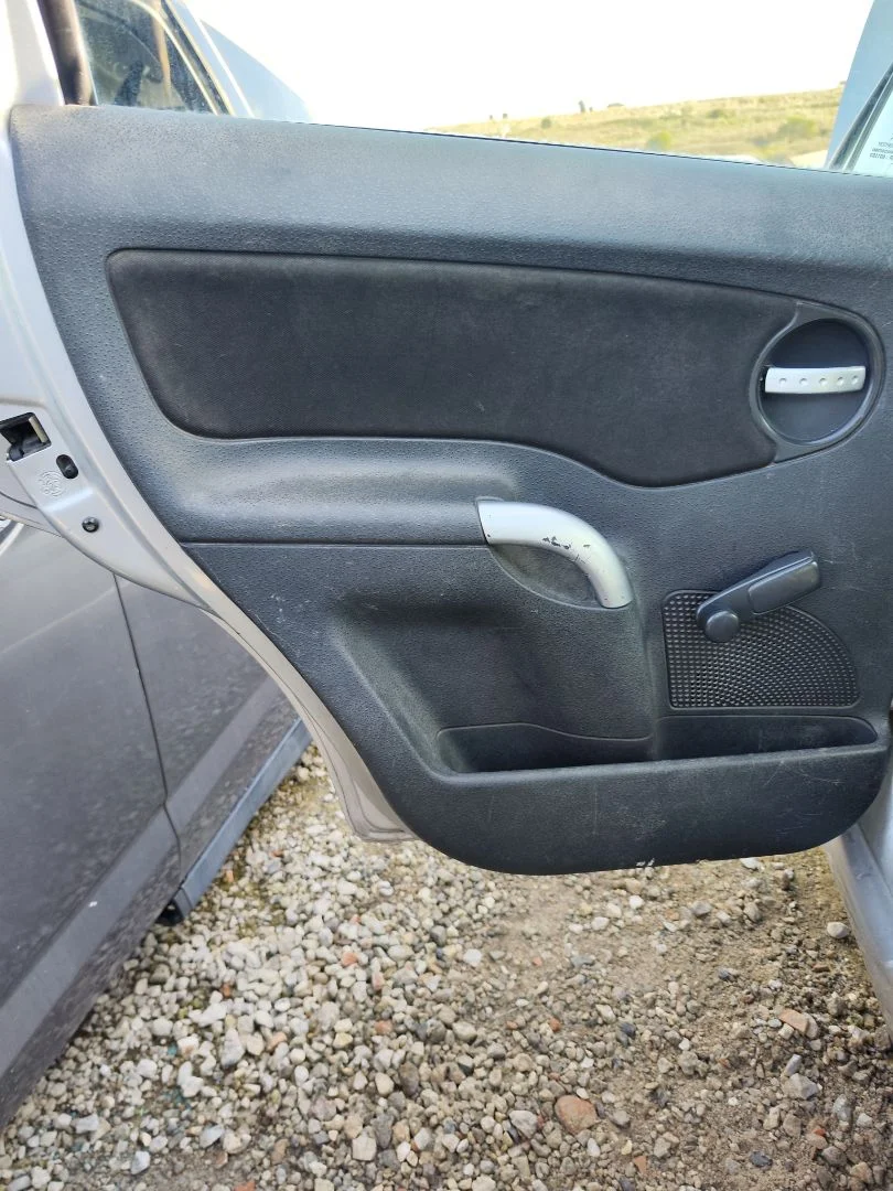 Foto de GUARNECIDO PUERTA TRASERA IZQUIERDA CITROEN C3 1.4 (73 CV / 54 KW) referencia 9330E6