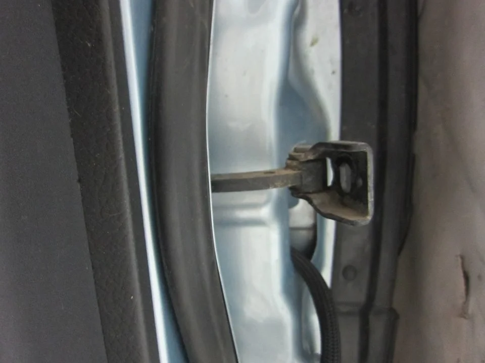 Foto de CERRADURA CAPO MERCEDES-BENZ CLK (BM 209) CABRIO 3.2 V6 18V CAT (218 CV / 160 KW)