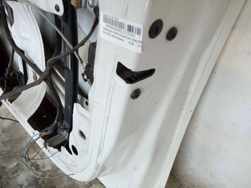 Foto de CERRADURA PUERTA DELANTERA DERECHA SEAT IBIZA BERLINA (6J5) 1.9 TDI (105 CV / 77 KW)