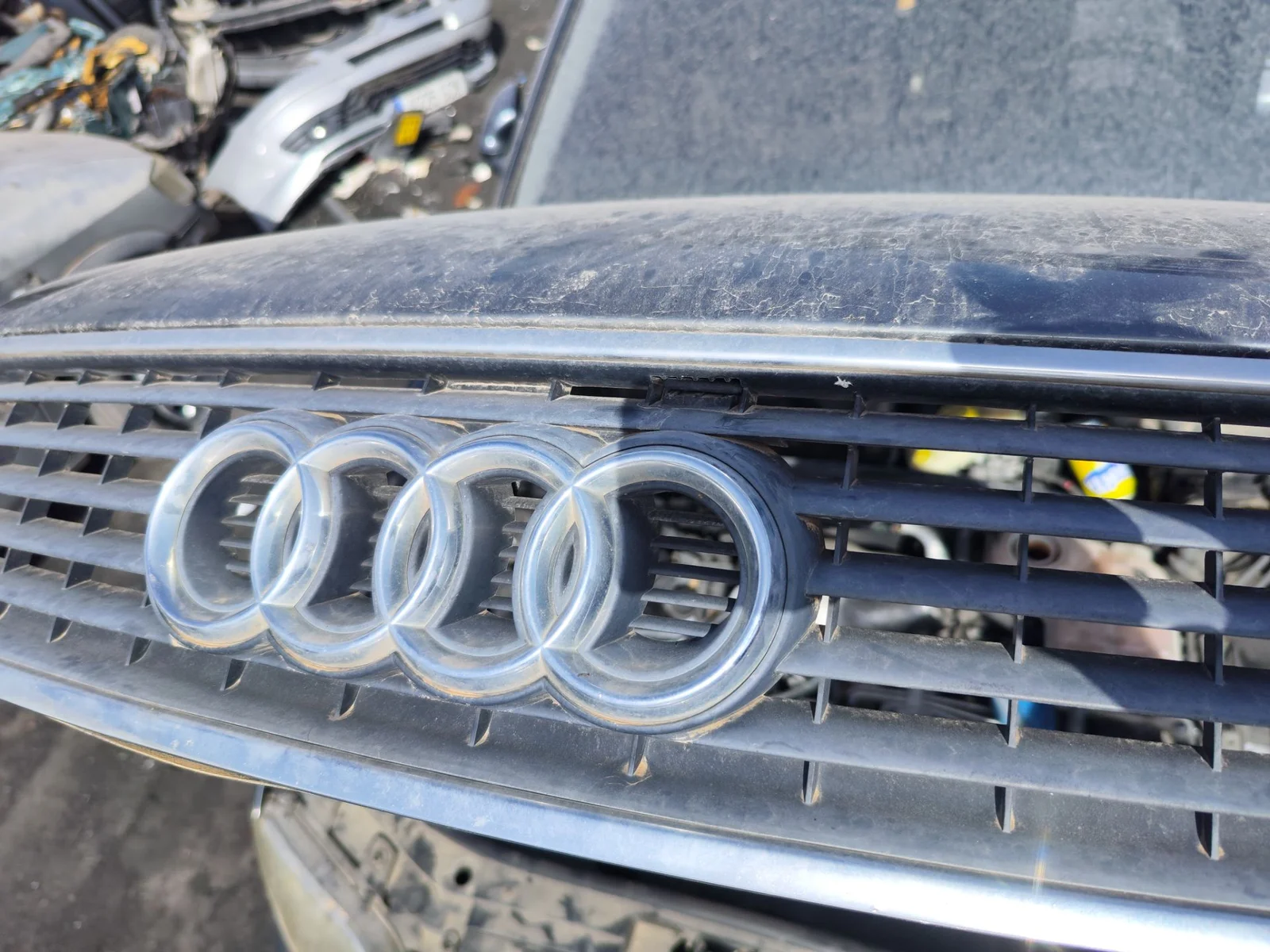 Foto de REJILLA DELANTERA AUDI A6 BERLINA (4B2) 2.5 V6 24V TDI (180 CV / 132 KW)