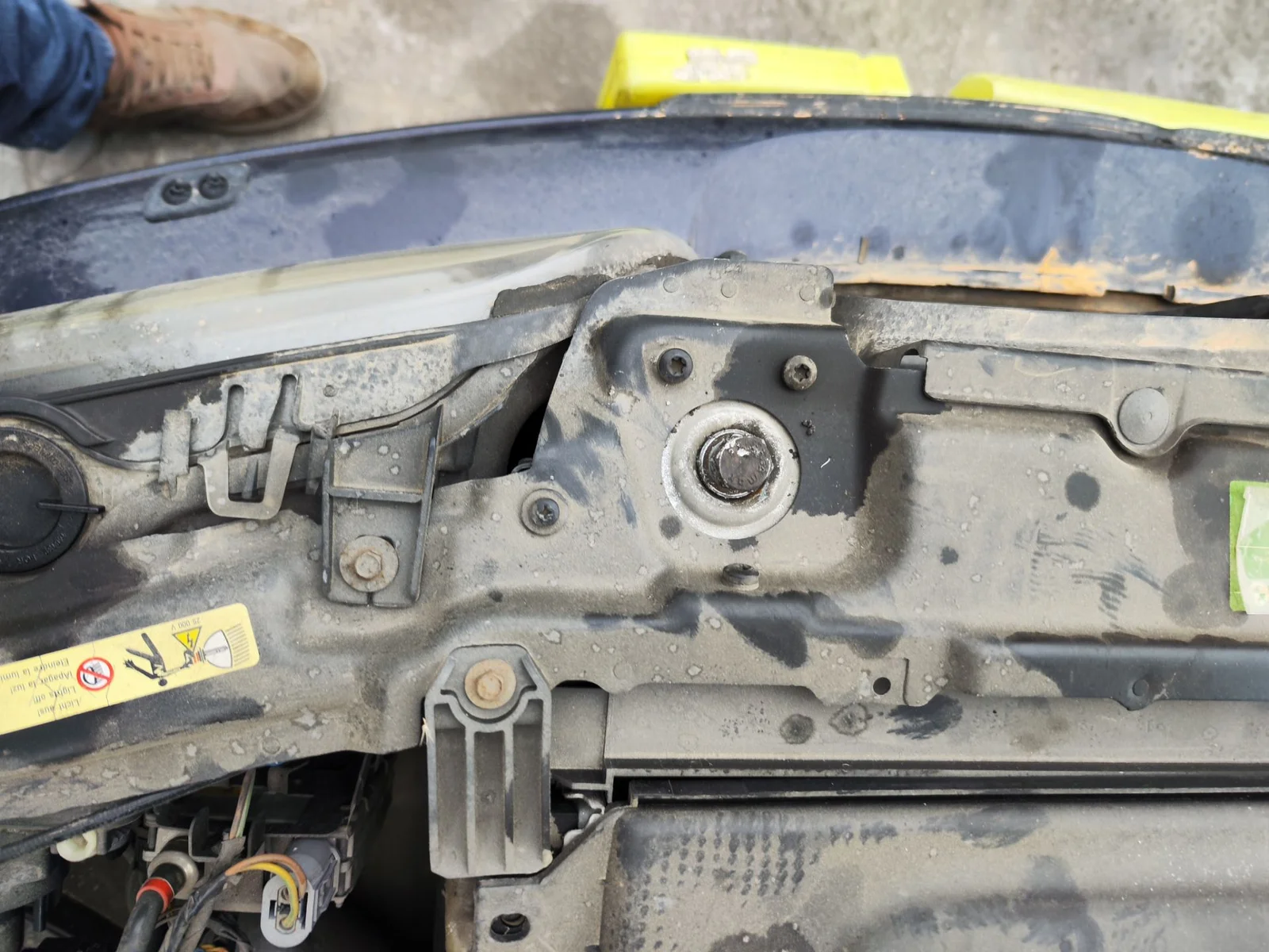 Foto de CERRADURA CAPO BMW SERIE 5 BERLINA (E39) 3.0 24V Turbodiesel CAT (193 CV / 142 KW)