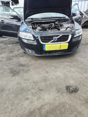 Foto de PARAGOLPES DELANTERO VOLVO V50 FAMILIAR 2.0 Diesel CAT (136 CV / 100 KW)