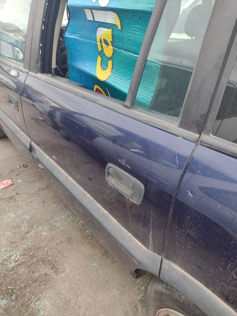 Foto de PUERTA TRASERA IZQUIERDA OPEL ZAFIRA A 2.0 DTI (101 CV / 74 KW)