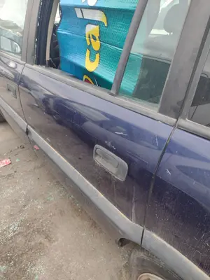 Foto de PUERTA TRASERA IZQUIERDA OPEL ZAFIRA A 2.0 DTI (101 CV / 74 KW)