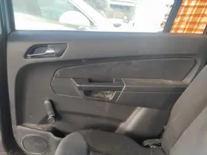Foto de GUARNECIDO PUERTA TRASERA DERECHA OPEL ZAFIRA B 1.9 CDTI (120 CV / 88 KW) referencia 13165274