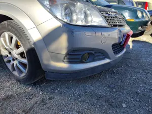 Foto de PARAGOLPES DELANTERO OPEL ASTRA H TWIN TOP 1.9 16V CDTI CAT (Z 19 DTH / LRD) (150 CV / 110 KW) foto 4