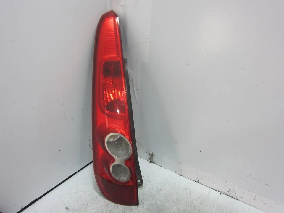 Foto de PILOTO TRASERO IZQUIERDO FORD FIESTA (CBK) 1.4 TDCi CAT (68 CV / 50 KW) referencia 10876