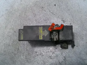 Foto de CAJA RELES / FUSIBLES CHRYSLER STRATUS JX CABRIO 2.5 CAT (163 CV / 120 KW) referencia 4608331J foto 5