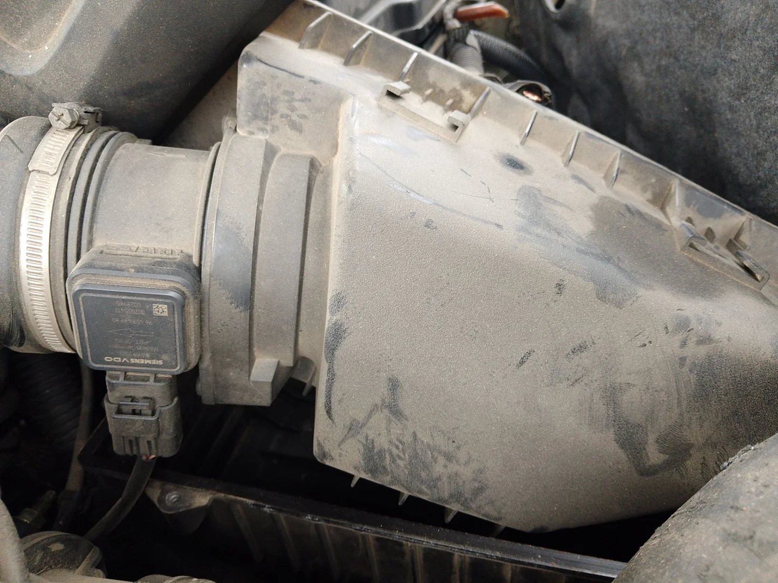 Foto de CAJA FILTRO AIRE PEUGEOT 407 2.0 16V HDi FAP CAT (RHR / DW10BTED4) (136 CV / 100 KW)