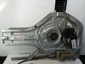 Foto de ELEVALUNAS TRASERO DERECHO HYUNDAI TUCSON (JM) referencia 834802E010