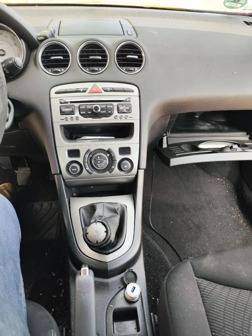 Foto de CONSOLA CENTRAL PEUGEOT 308 1.6 16V (120 CV / 88 KW)