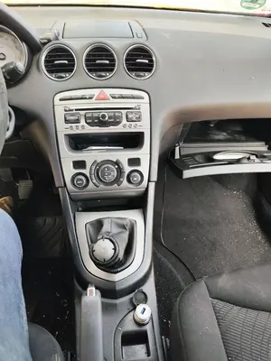 Foto de CONSOLA CENTRAL PEUGEOT 308 1.6 16V (120 CV / 88 KW)