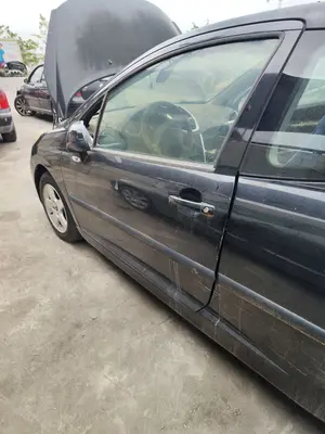 Foto de PUERTA DELANTERA IZQUIERDA PEUGEOT 207 1.4 16V CAT (KFU / ET3J4) (88 CV / 65 KW) referencia 9002AN