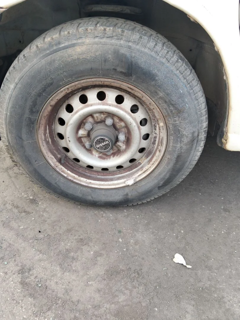 Foto de LLANTA NISSAN VANETTE CARGO 2.3 Diesel (75 CV / 55 KW)