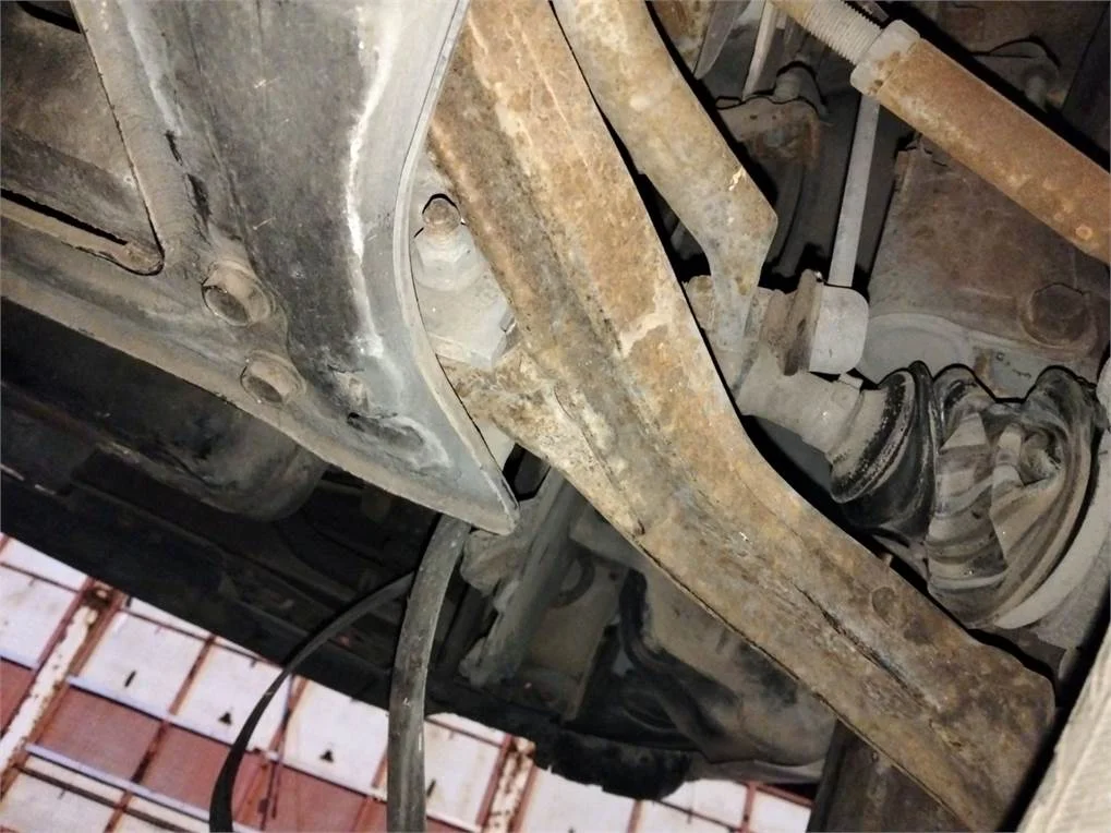 Foto de BRAZO SUSPENSION DELANTERO DERECHO CHRYSLER VOYAGER (RG)