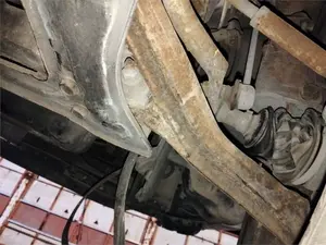 Foto de BRAZO SUSPENSION DELANTERO DERECHO CHRYSLER VOYAGER (RG)