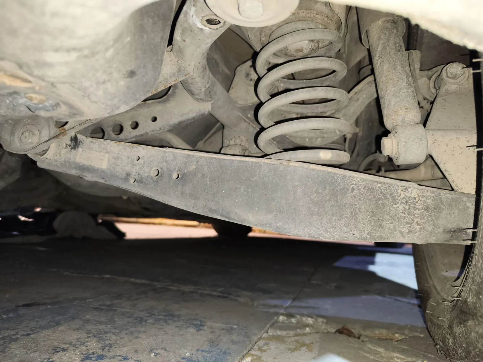 Foto de BRAZO SUSPENSION TRASERO DERECHO VOLKSWAGEN PASSAT BERLINA (3C2) 2.0 TDI (140 CV / 103 KW) referencia 1K0505311AB