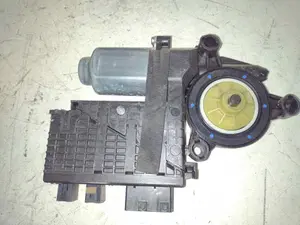 Foto de MOTOR ELEVALUNAS DELANTERO DERECHO CITROEN C4 PICASSO 1.6 16V HDi FAP (109 CV / 80 KW) referencia 9682495580 foto 3