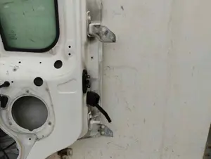Foto de PUERTA DELANTERA IZQUIERDA PEUGEOT BOXER (333/335) FURGÓN TECHO ELEVADO BAT.4035MM 3.0 HDI FAP CAT (146 CV / 107 KW) foto 11