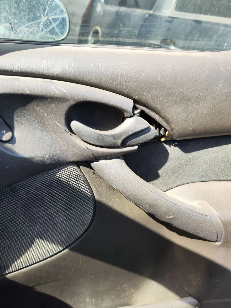 Foto de MANETA INTERIOR DELANTERA DERECHA FORD FOCUS BERLINA (CAK) 1.6 16V CAT (101 CV / 74 KW)