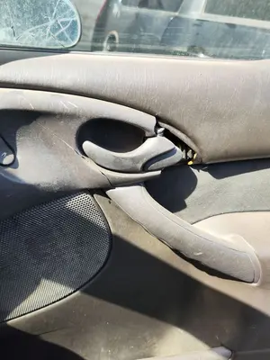 Foto de MANETA INTERIOR DELANTERA DERECHA FORD FOCUS BERLINA (CAK) 1.6 16V CAT (101 CV / 74 KW)