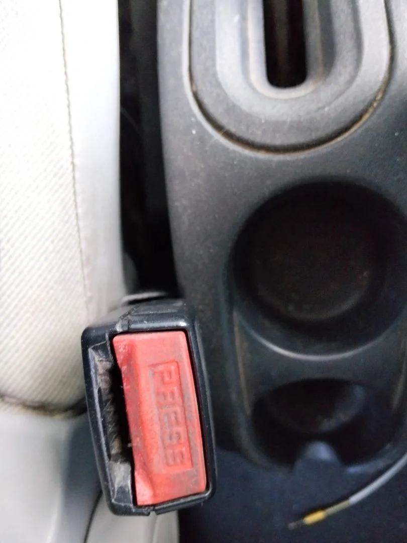 Foto de ENGANCHE CINTURON DELANTERO IZQUIERDO CITROEN C3 1.4 HDi (68 CV / 50 KW)