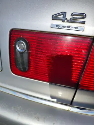 Foto de PILOTO TRASERO DERECHO INTERIOR AUDI A8 (D2) 4.2 V8 40V (310 CV / 228 KW)