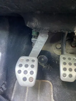 Foto de PEDAL EMBRAGUE PEUGEOT 307 CC CABRIO-COUPÉ (S2) 2.0 16V HDi FAP CAT (RHR / DW10BTED4) (136 CV / 100 KW)
