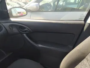 Foto de ELEVALUNAS DELANTERO DERECHO FORD FOCUS BERLINA (CAK) 1.8 TDCi CAT (101 CV / 74 KW) referencia 1331616