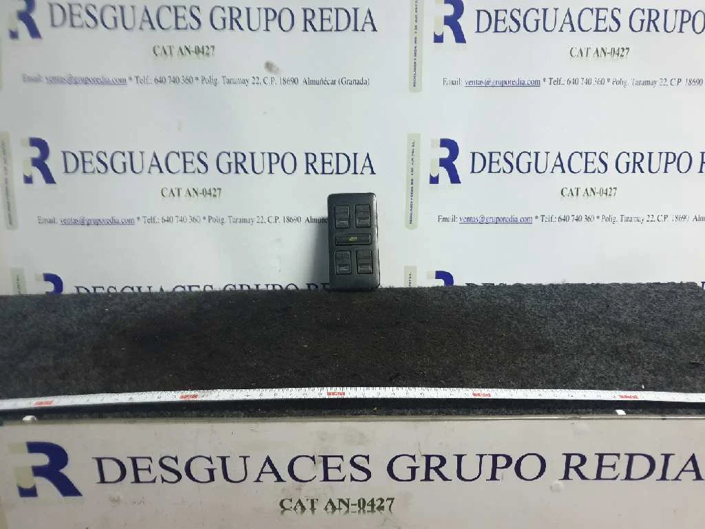 Foto de MANDO ELEVALUNAS DELANTERO IZQUIERDO AUDI 100 AVANT (C4) referencia 4A0959521