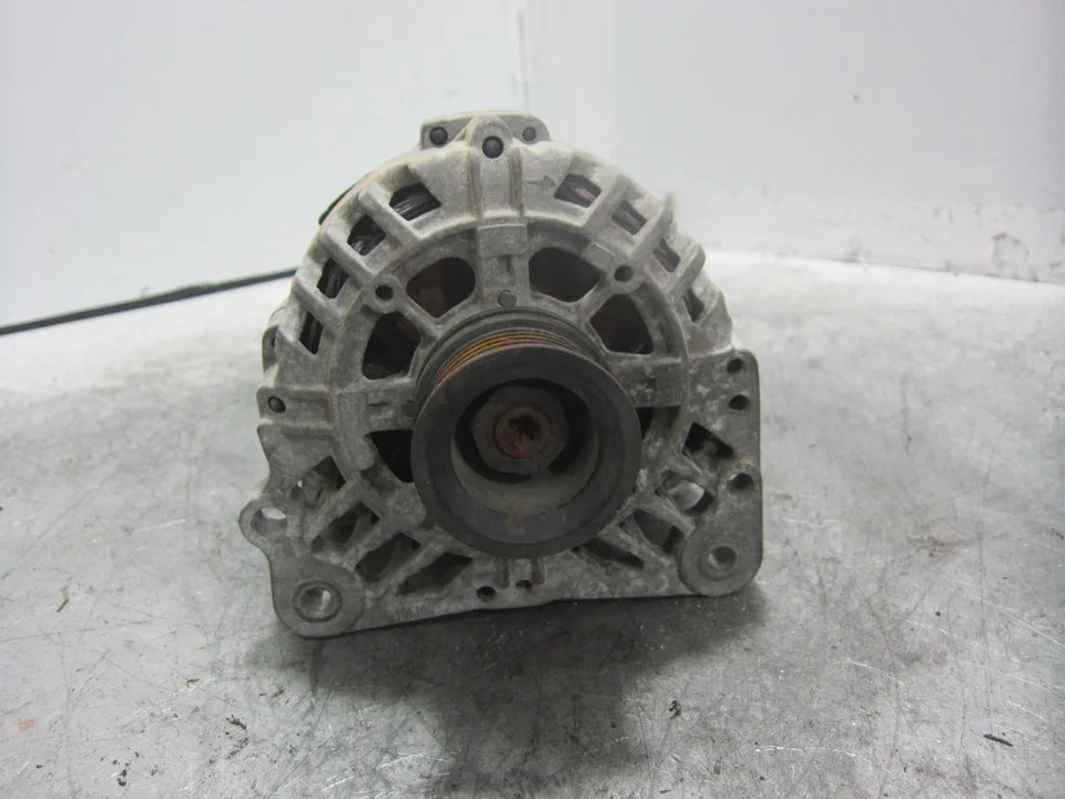 Foto de ALTERNADOR SEAT IBIZA BERLINA (6J5) 1.4 16V (86 CV / 63 KW) referencia 037903025T