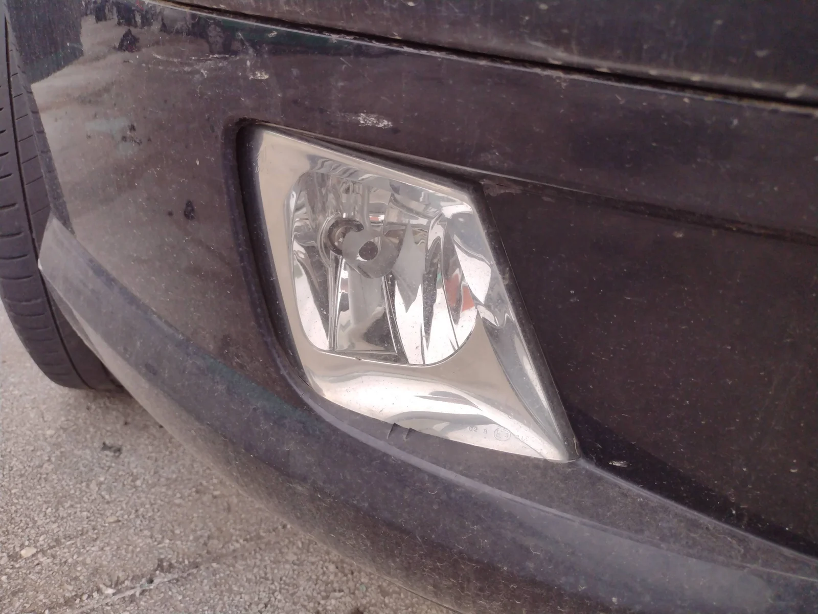Foto de FARO ANTINIEBLA DERECHO PEUGEOT 407 2.0 16V HDi FAP CAT (RHR / DW10BTED4) (136 CV / 100 KW) referencia 4216074