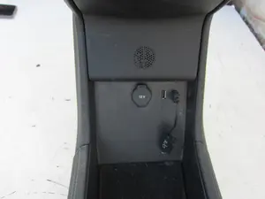 Foto de CONSOLA CENTRAL TESLA MODEL S eléctrico 270 kW (367 CV / 270 KW) foto 7