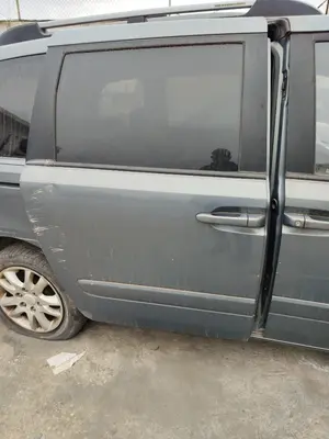 Foto de PUERTA TRASERA DERECHA KIA CARNIVAL 2.9 CRDi CAT (185 CV / 136 KW) referencia 770044D010