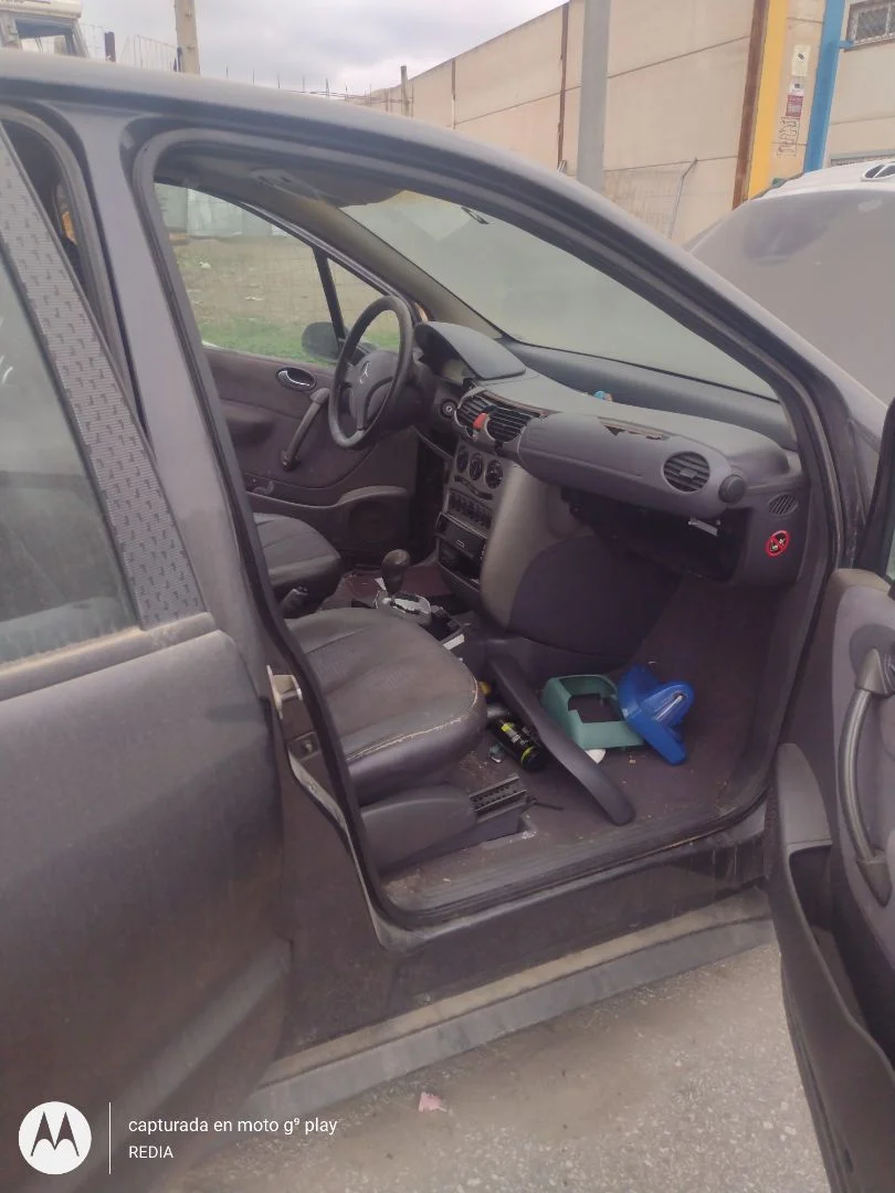 Foto de GOMAS CONTORNO PUERTA MERCEDES-BENZ CLASE A (BM 168) 1.6 CAT (102 CV / 75 KW)