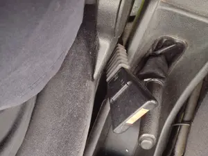 Foto de ENGANCHE CINTURON DELANTERO DERECHO OPEL ZAFIRA A 2.0 DTI (101 CV / 74 KW)