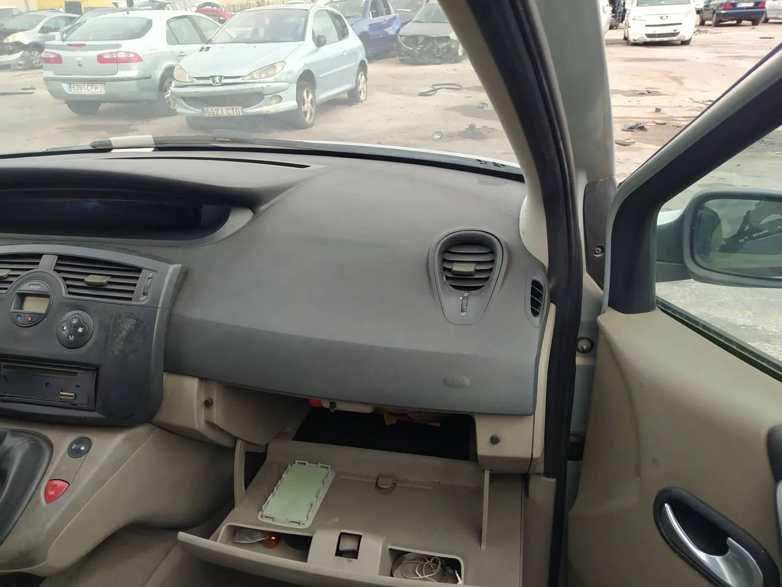 Foto de GUANTERA RENAULT SCENIC II (JM) 1.6 16V (113 CV / 83 KW)