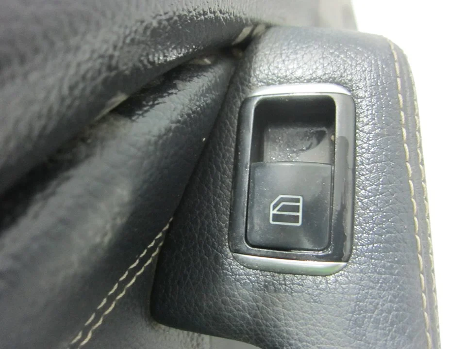 Foto de MANDO ELEVALUNAS TRASERO IZQUIERDO MERCEDES-BENZ CLASE GLA (BM 156) 2.1 CDI CAT (136 CV / 100 KW) referencia 20490581029107