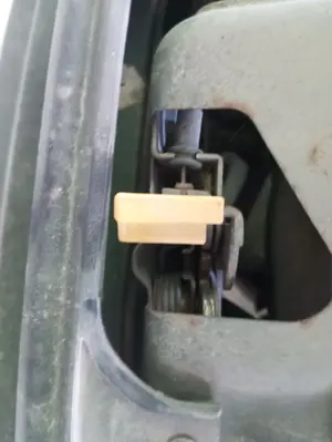 Foto de CERRADURA CAPO FORD KA (CCQ) 1.3 CAT (50 CV / 37 KW) referencia 4868500