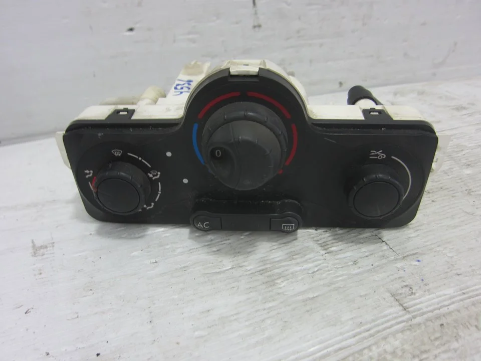 Foto de MANDO CALEFACCION / AIRE ACONDICIONADO RENAULT CLIO III 1.5 dCi Diesel (68 CV / 50 KW) referencia 69597003