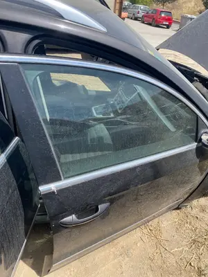 Foto de PUERTA DELANTERA DERECHA VOLKSWAGEN PASSAT VARIANT (3C5) 2.0 TDI DPF (170 CV / 125 KW) referencia 3C4831056J