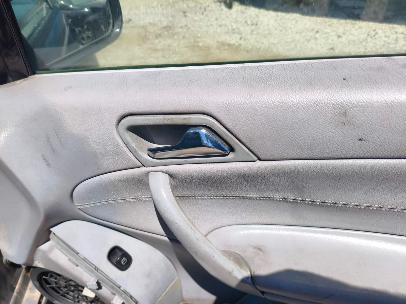 Foto de MANETA INTERIOR DELANTERA DERECHA MERCEDES-BENZ CLASE C (BM 203) BERLINA 2.2 CDI CAT (116 CV / 85 KW) referencia A2037273628 5170