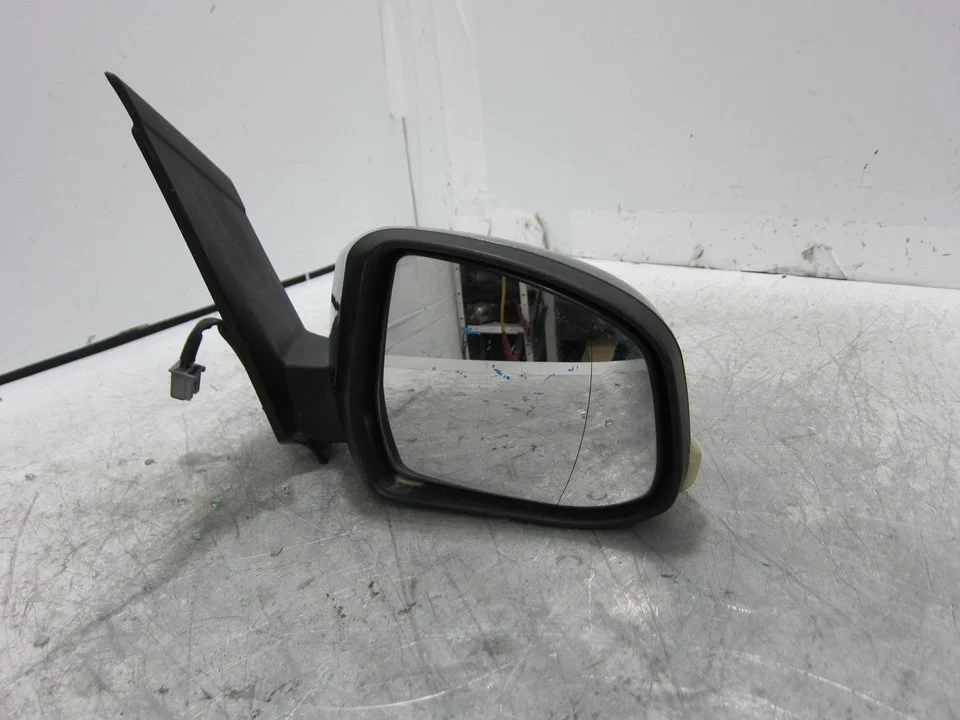 Foto de RETROVISOR DERECHO FORD FOCUS BERLINA (CB4) 1.6 16V CAT (101 CV / 74 KW) referencia 212836368