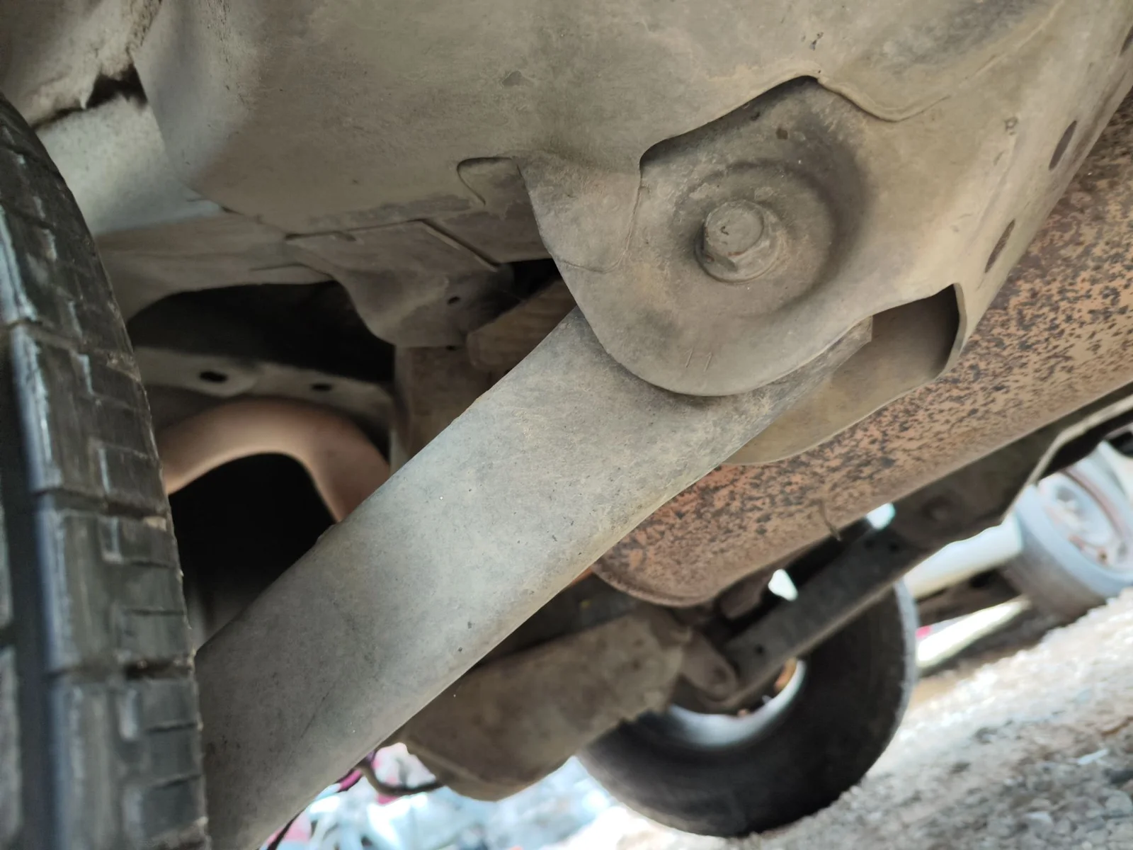 Foto de BRAZO SUSPENSION TRASERO DERECHO JEEP GRAND CHEROKEE (WJ/WG) 4.0 CAT (190 CV / 140 KW)