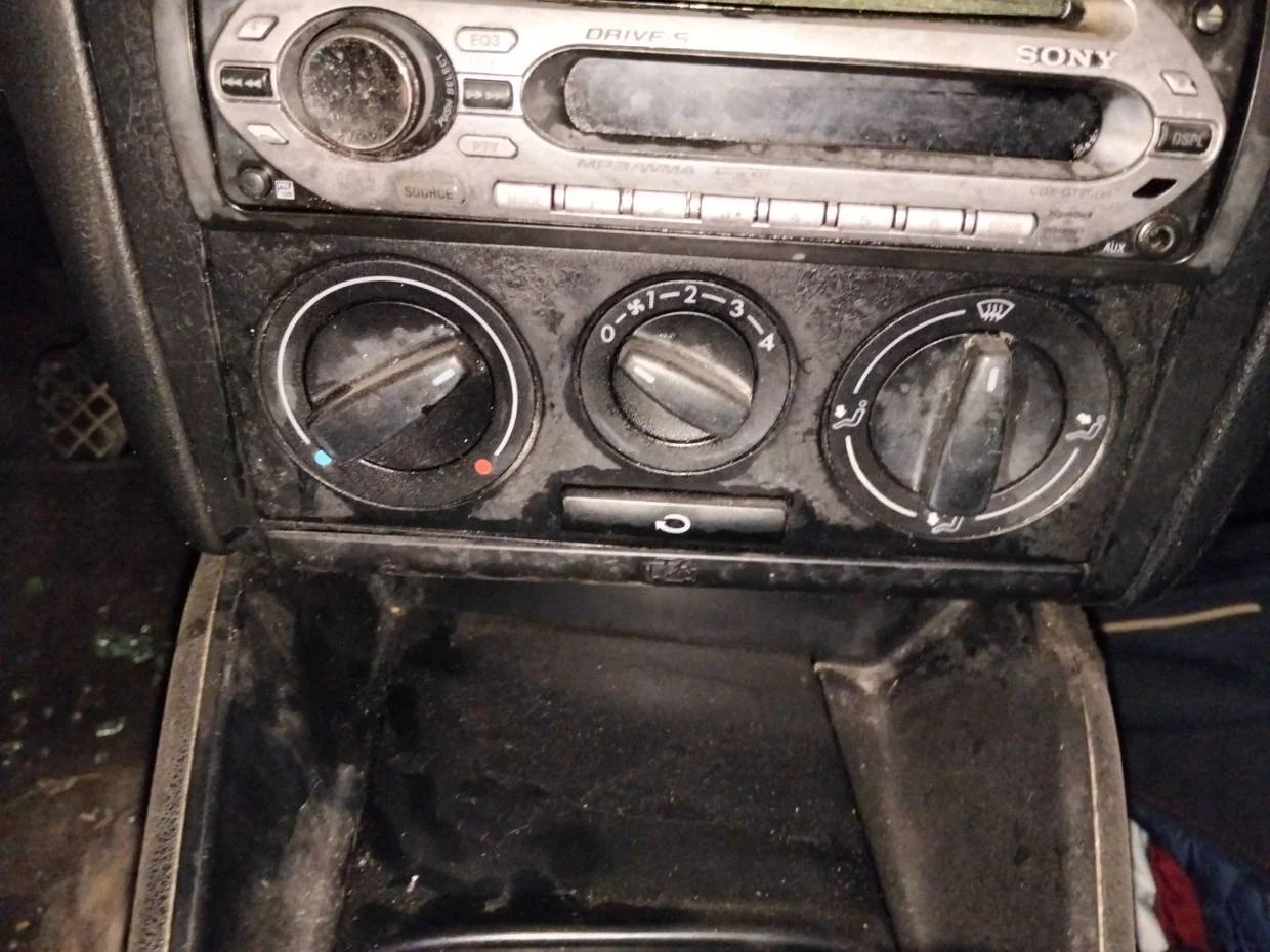 Foto de MANDO CALEFACCION / AIRE ACONDICIONADO VOLKSWAGEN GOLF IV BERLINA (1J1)(10.1997)