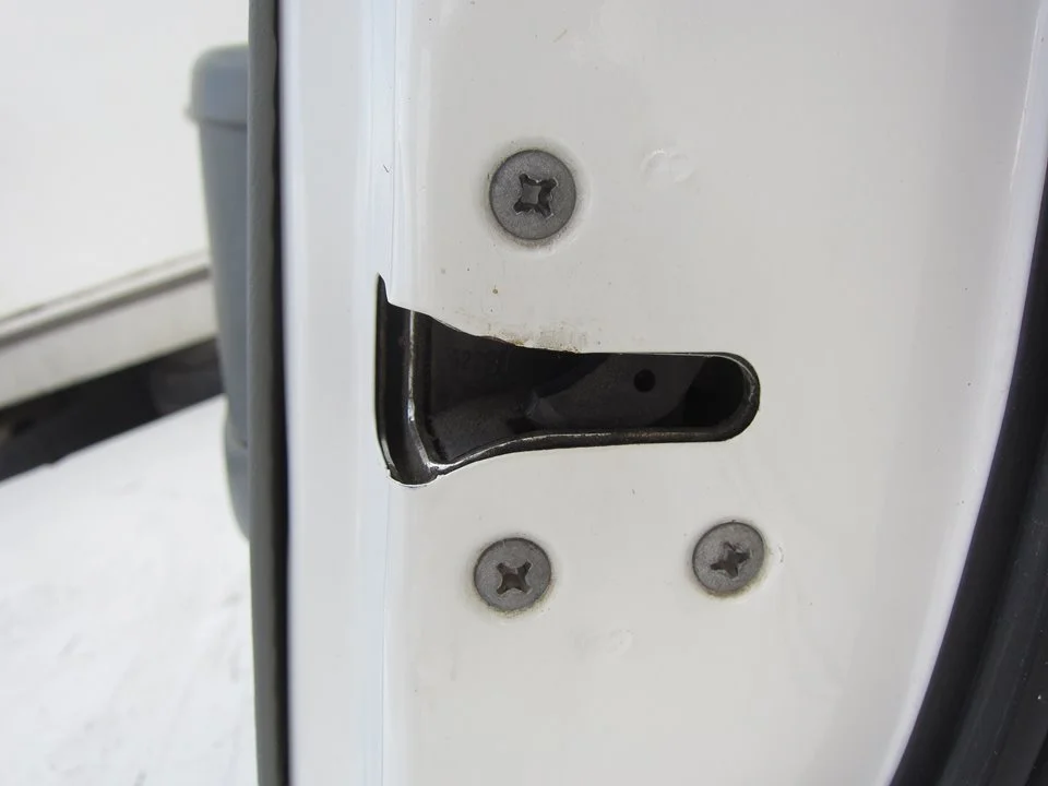 Foto de CERRADURA PUERTA DELANTERA DERECHA NISSAN MICRA (K11) 1.0 16V CAT (54 CV / 40 KW)