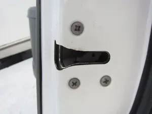 Foto de CERRADURA PUERTA DELANTERA DERECHA NISSAN MICRA (K11) 1.0 16V CAT (54 CV / 40 KW)