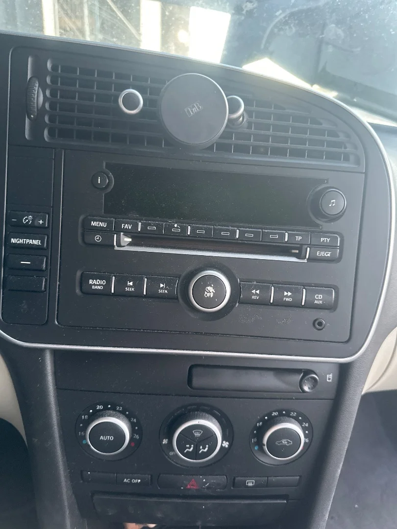 Foto de SISTEMA AUDIO / RADIO CD SAAB 9-3 BERLINA 1.9 TiD CAT (150 CV / 110 KW)