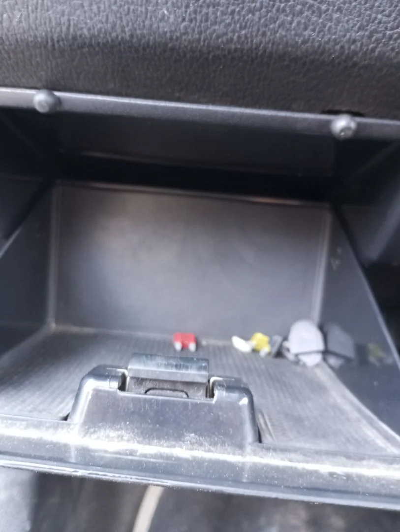 Foto de CAJA RELES / FUSIBLES OPEL ASTRA G BERLINA 1.6 CAT (Z 16 SE / L55) (84 CV / 62 KW)
