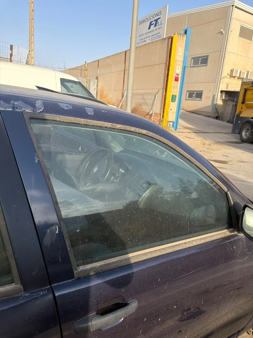 Foto de LUNA DELANTERA DERECHA SEAT CORDOBA BERLINA (6K2)